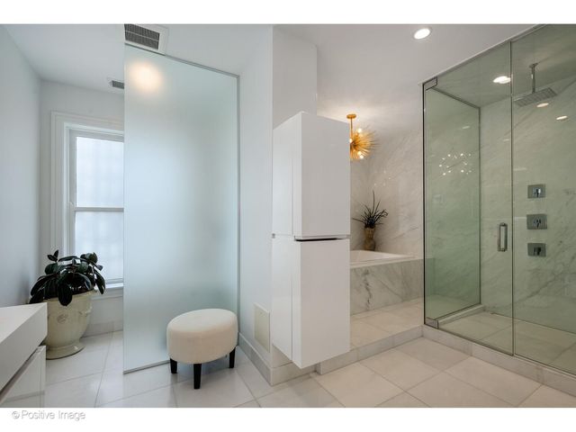 257 E Delaware Place 10AB, Chicago, IL 60611