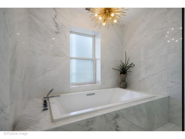 257 E Delaware Place 10AB, Chicago, IL 60611
