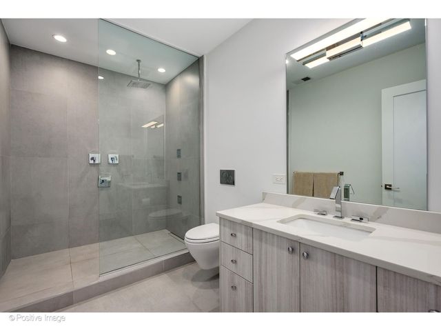 257 E Delaware Place 10AB, Chicago, IL 60611