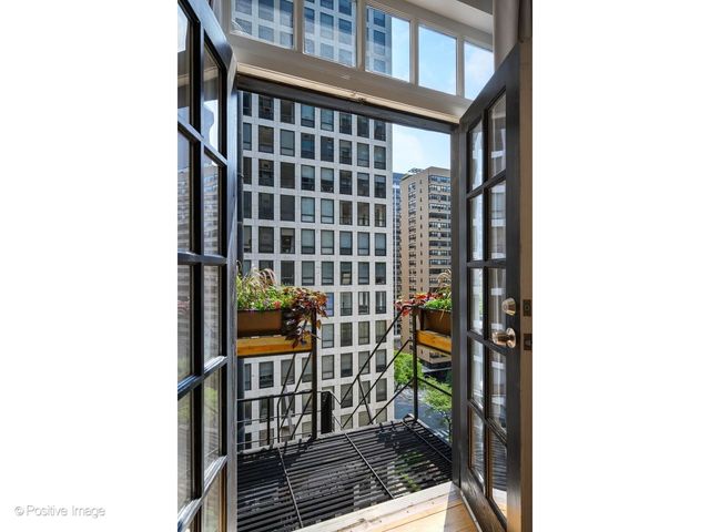 257 E Delaware Place 10AB, Chicago, IL 60611