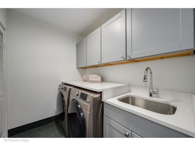 257 E Delaware Place 10AB, Chicago, IL 60611