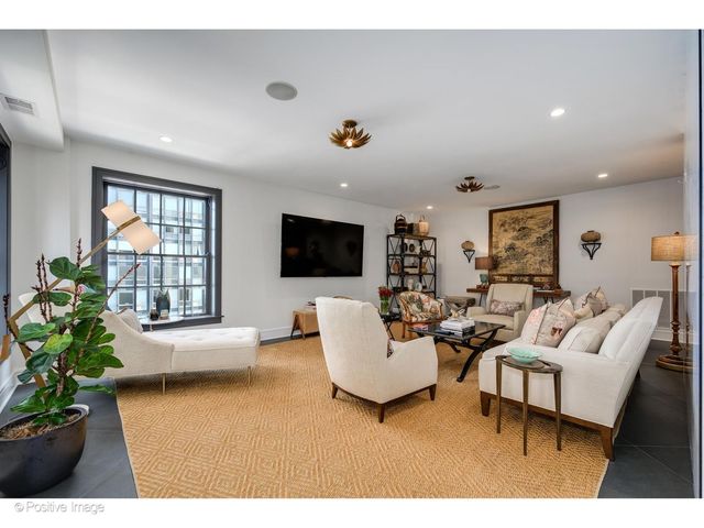 257 E Delaware Place 10AB, Chicago, IL 60611
