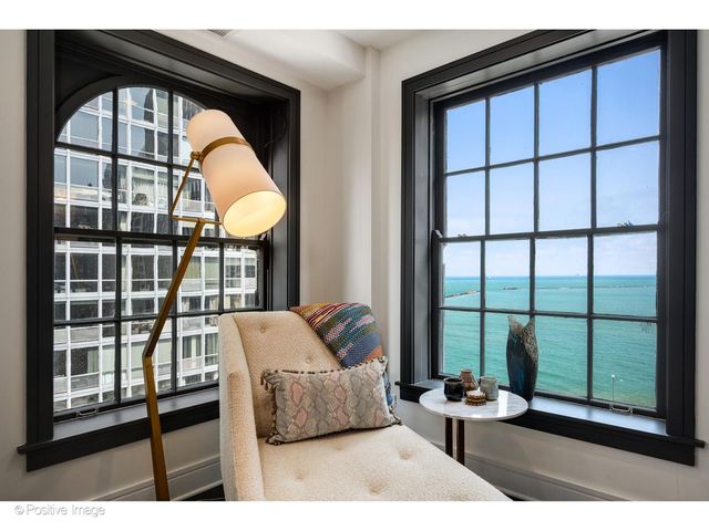 257 E Delaware Place 10AB, Chicago, IL 60611