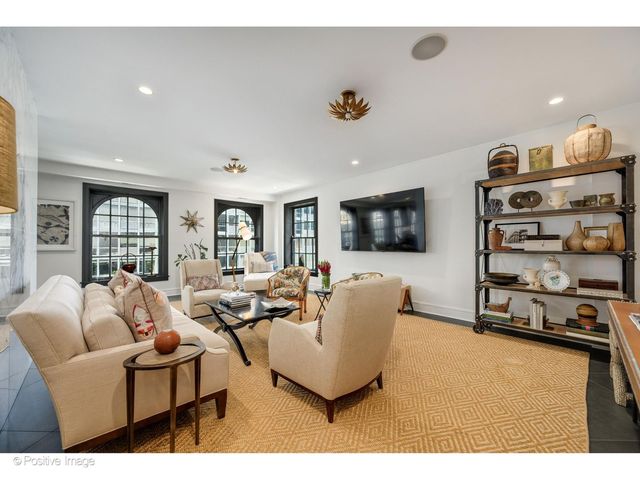 257 E Delaware Place 10AB, Chicago, IL 60611