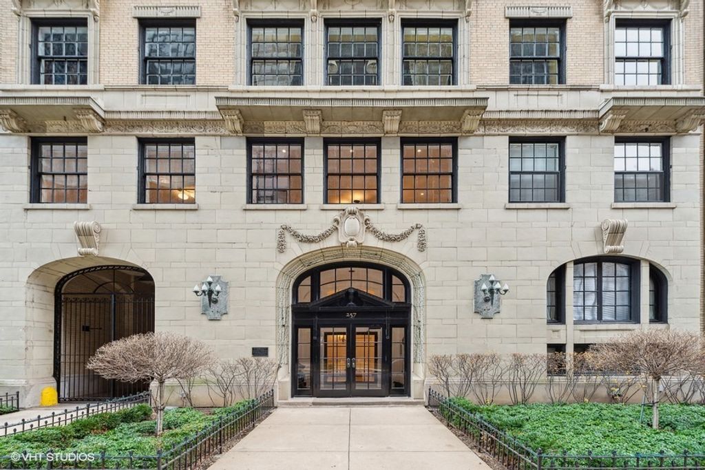 257 E Delaware Place 10AB, Chicago, IL 60611