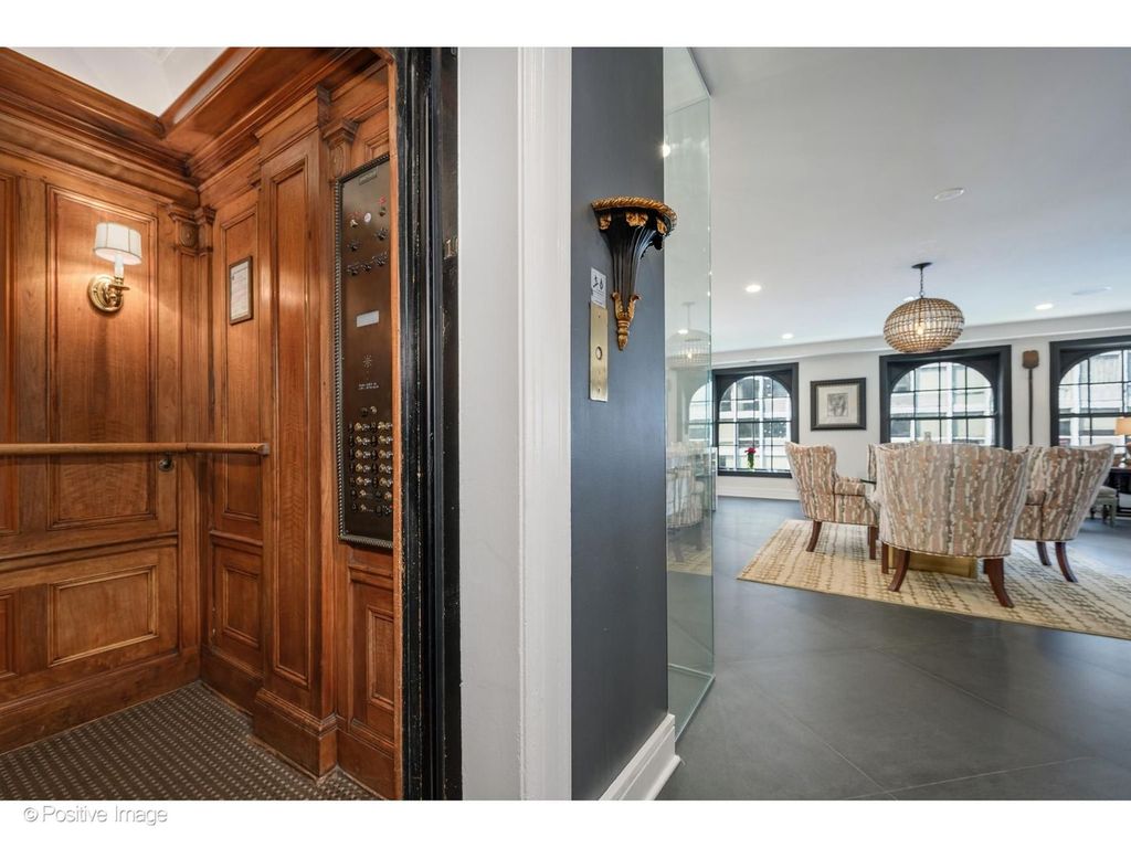 257 E Delaware Place 10AB, Chicago, IL 60611 — photo 2
