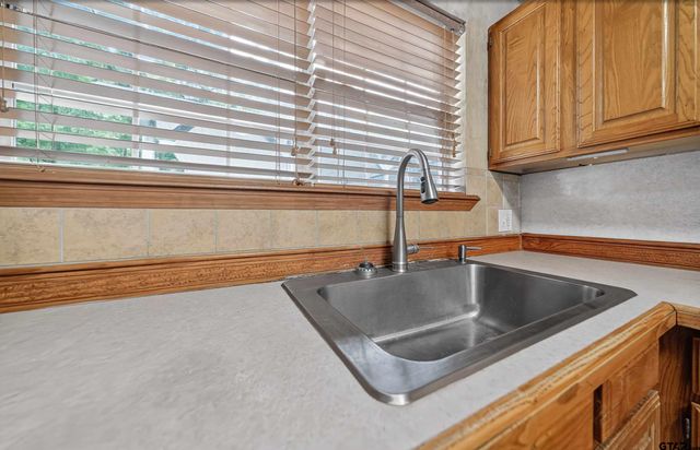 887 Janis Dr., Bullard, TX 75757