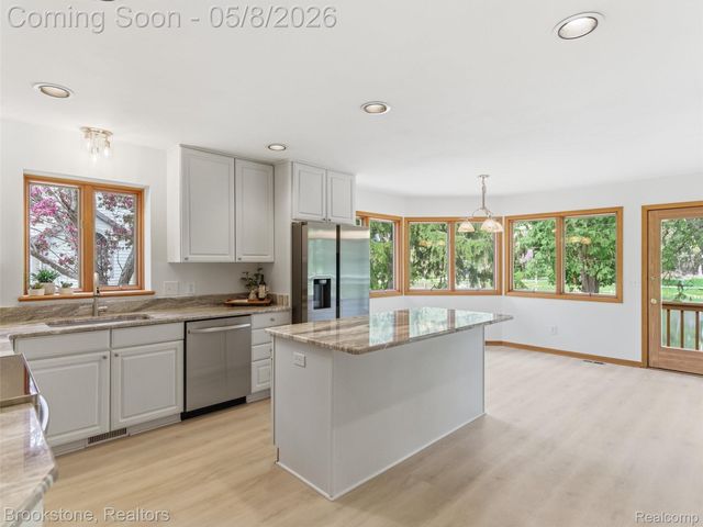 6512 White Lake Road, Village Of Clarkston, MI 48346