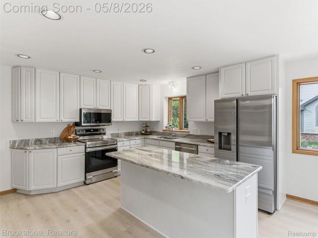 6512 White Lake Road, Village Of Clarkston, MI 48346