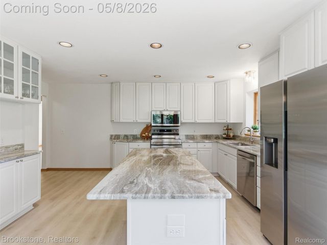 6512 White Lake Road, Village Of Clarkston, MI 48346