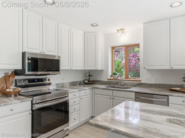 6512 White Lake Road, Village Of Clarkston, MI 48346