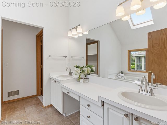 6512 White Lake Road, Village Of Clarkston, MI 48346