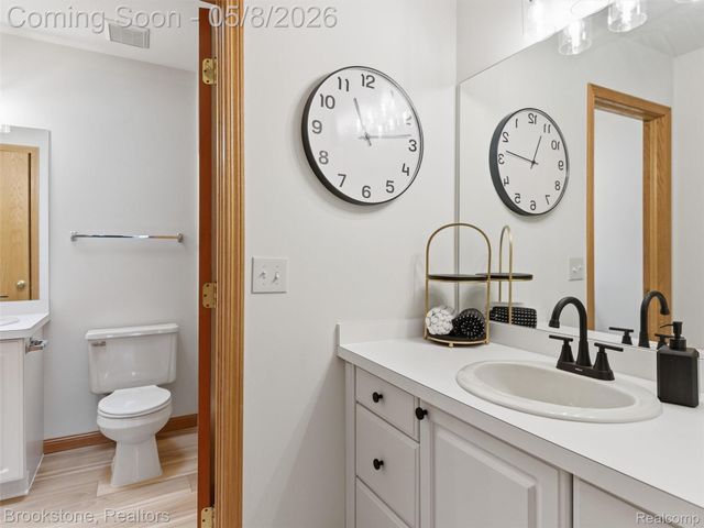 6512 White Lake Road, Village Of Clarkston, MI 48346