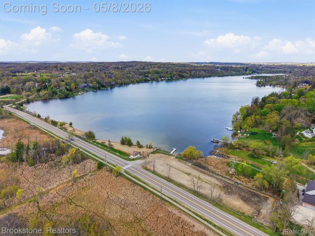 6512 White Lake Road, Village Of Clarkston, MI 48346