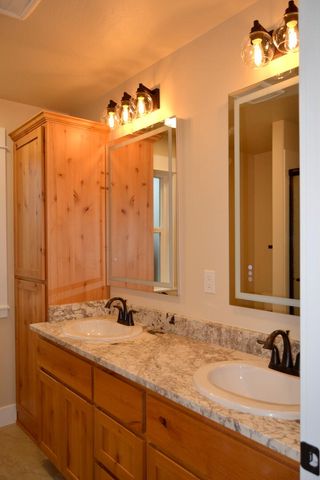 190 SW Rock Gulch Road, Grants Pass, OR 97527