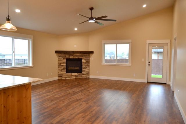 190 SW Rock Gulch Road, Grants Pass, OR 97527