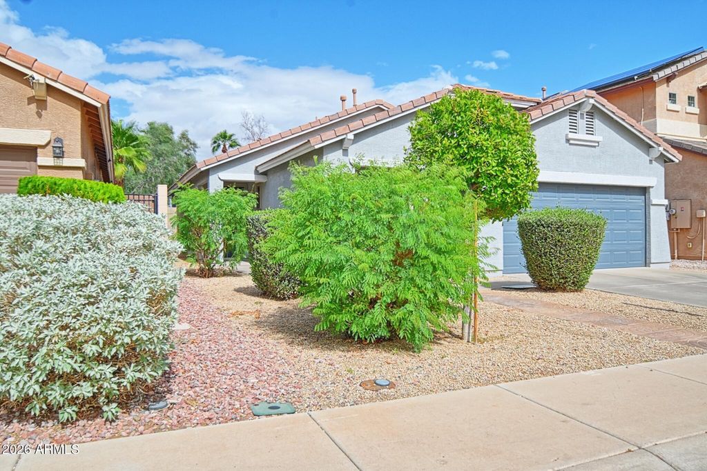 17248 W SMOKEY Drive, Surprise, AZ 85388 — photo 2