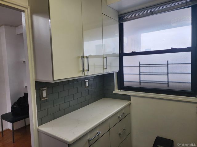 61-15 98th Street 15G, Rego Park, NY 11374