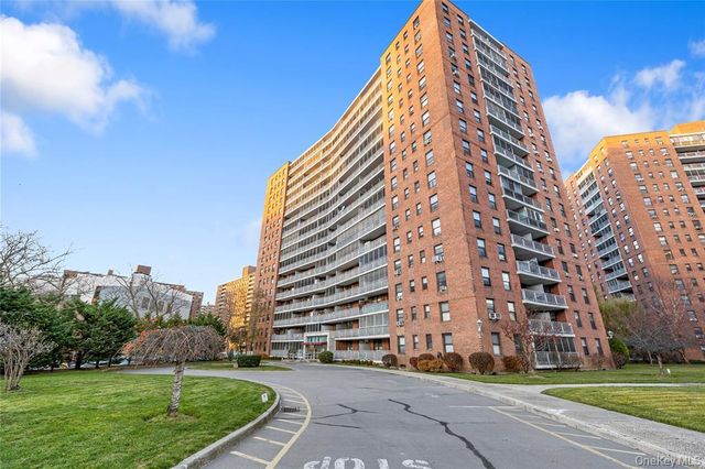 61-15 98th Street 15G, Rego Park, NY 11374