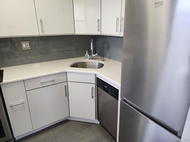 61-15 98th Street 15G, Rego Park, NY 11374
