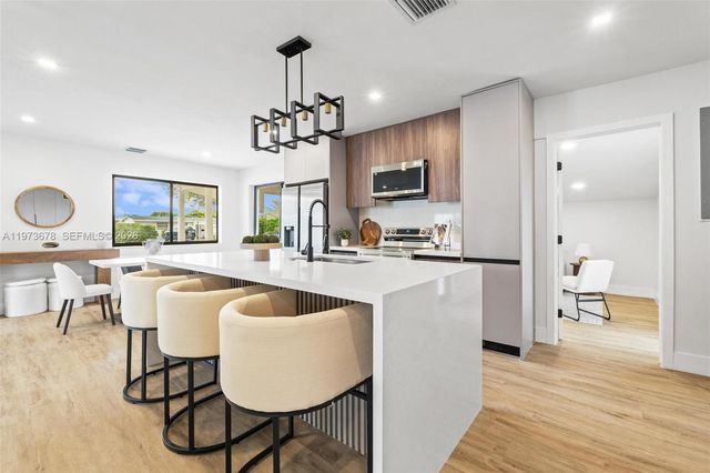 7731 Farragut St, Hollywood, FL 33024