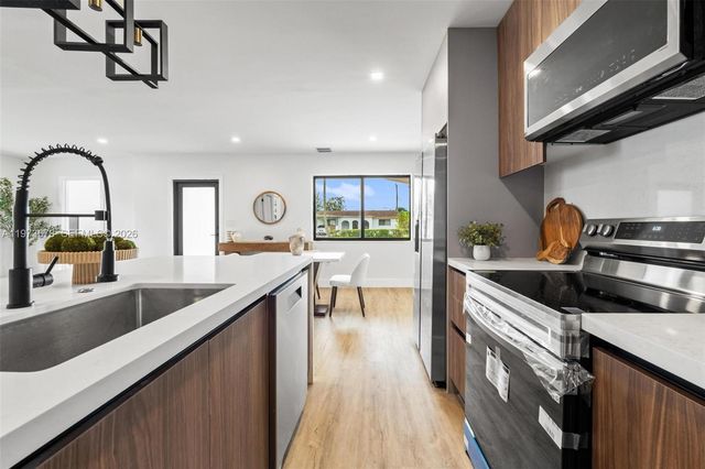 7731 Farragut St, Hollywood, FL 33024