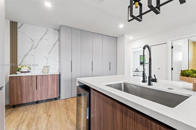 7731 Farragut St, Hollywood, FL 33024