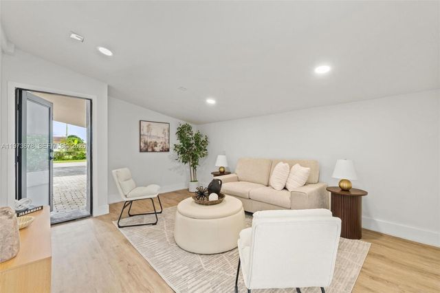 7731 Farragut St, Hollywood, FL 33024