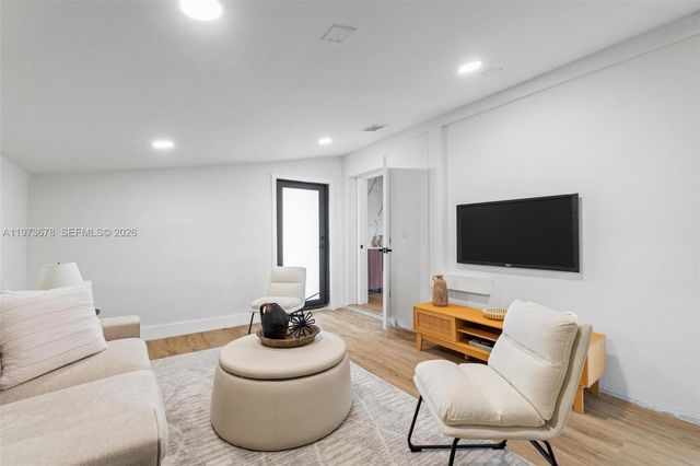 7731 Farragut St, Hollywood, FL 33024