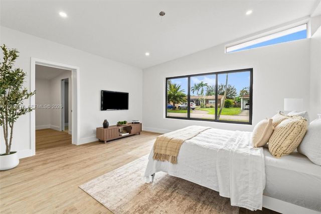 7731 Farragut St, Hollywood, FL 33024