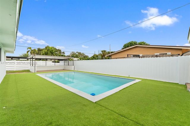 7731 Farragut St, Hollywood, FL 33024