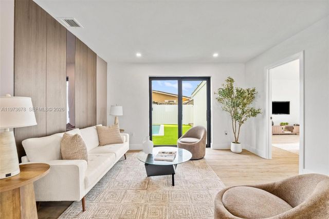 7731 Farragut St, Hollywood, FL 33024