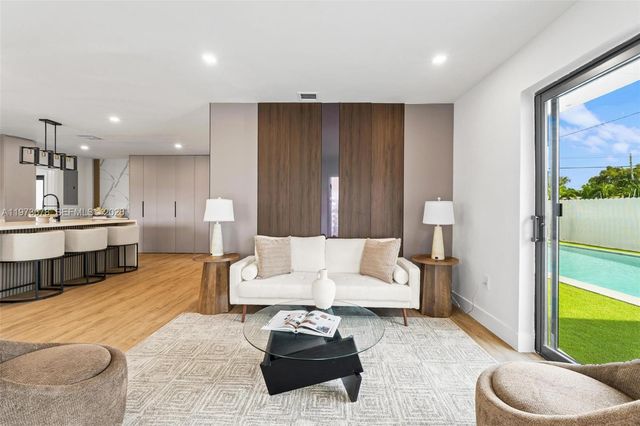 7731 Farragut St, Hollywood, FL 33024