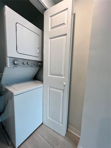 946 Bay Dr 4, Miami Beach, FL 33141