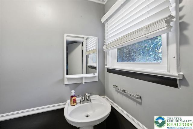 2649 Nottingham Road, Bethlehem City, PA 18017