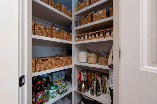 5565 W Pine Street, Springfield, MO 65802