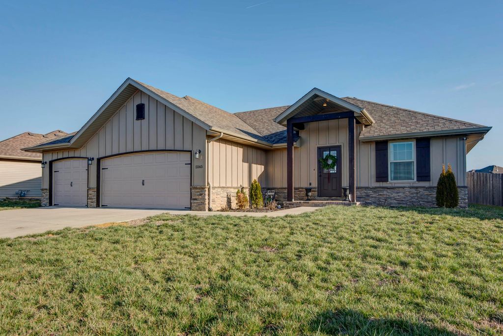 5565 W Pine Street, Springfield, MO 65802