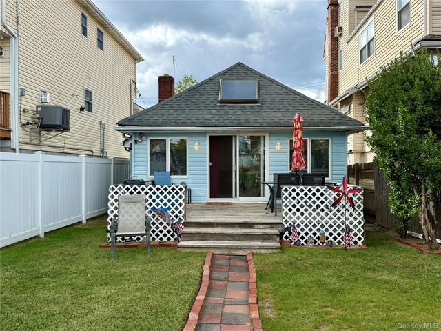 39 West Boulevard, East Rockaway, NY 11518
