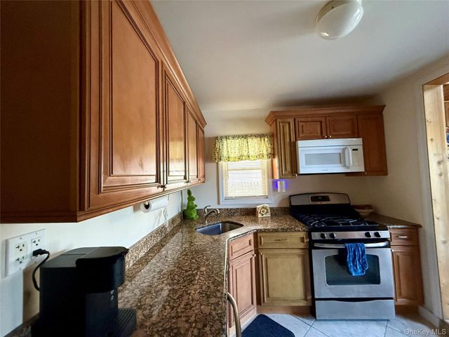 39 West Boulevard, East Rockaway, NY 11518