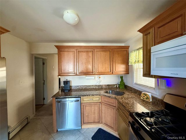 39 West Boulevard, East Rockaway, NY 11518