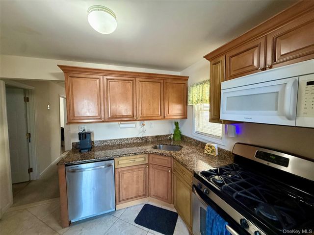 39 West Boulevard, East Rockaway, NY 11518