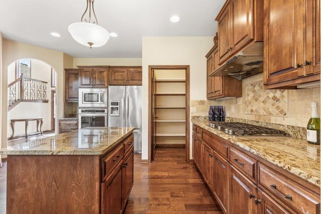 S38W27056 Cider Hills DRIVE, Waukesha, WI 53189