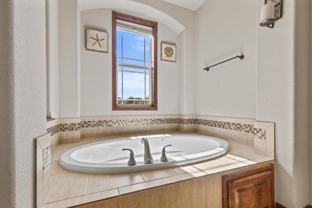 S38W27056 Cider Hills DRIVE, Waukesha, WI 53189