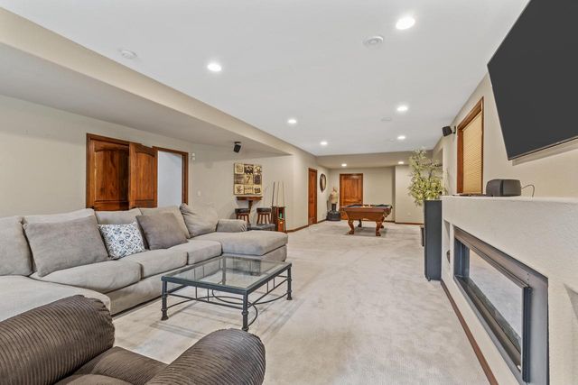 S38W27056 Cider Hills DRIVE, Waukesha, WI 53189