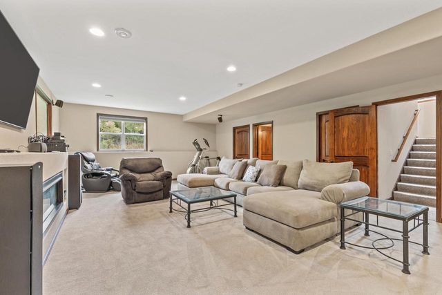 S38W27056 Cider Hills DRIVE, Waukesha, WI 53189