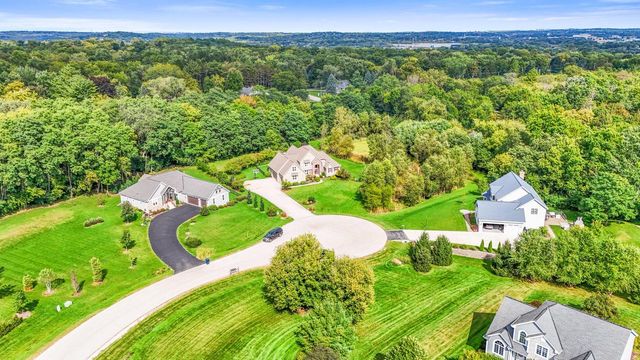 S38W27056 Cider Hills DRIVE, Waukesha, WI 53189