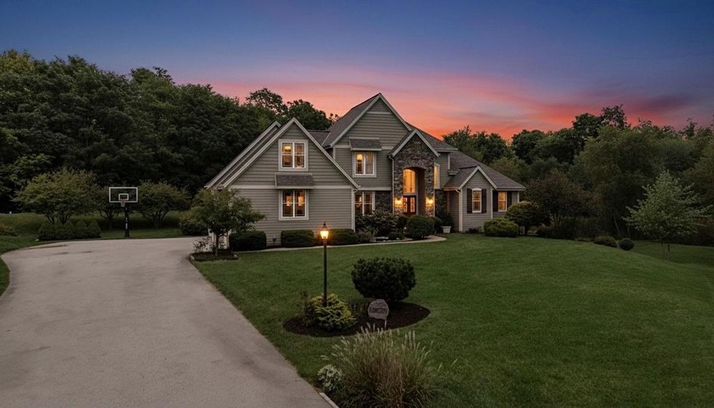 S38W27056 Cider Hills DRIVE, Waukesha, WI 53189