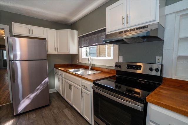 8122 N MARKS STREET, Tampa, FL 33604