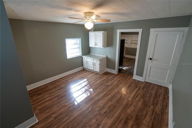 8122 N MARKS STREET, Tampa, FL 33604