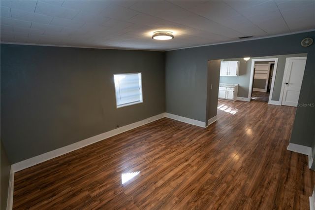 8122 N MARKS STREET, Tampa, FL 33604